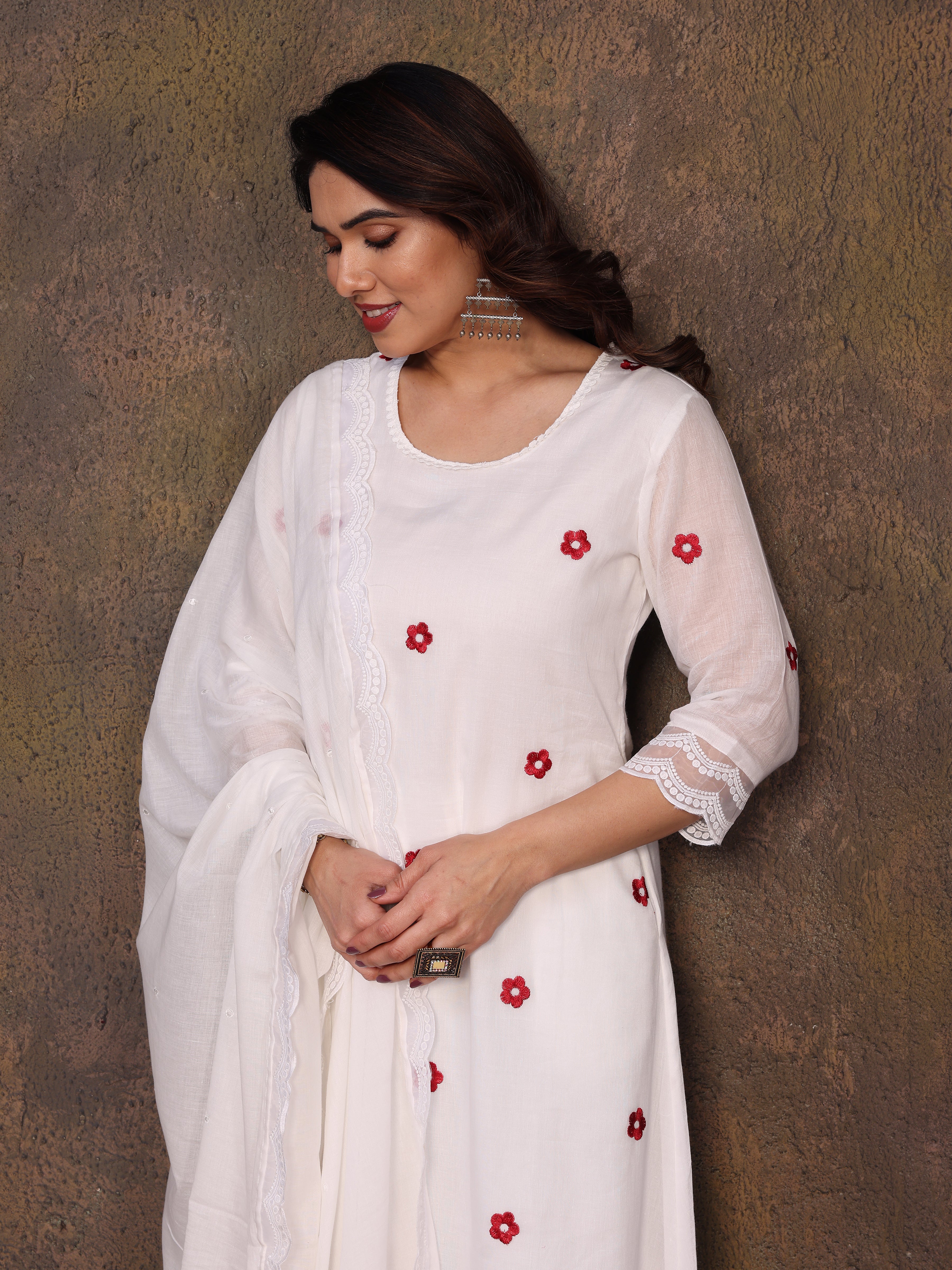 White Floral Embroidered Straight Kurta Pant & Dupatta Set
