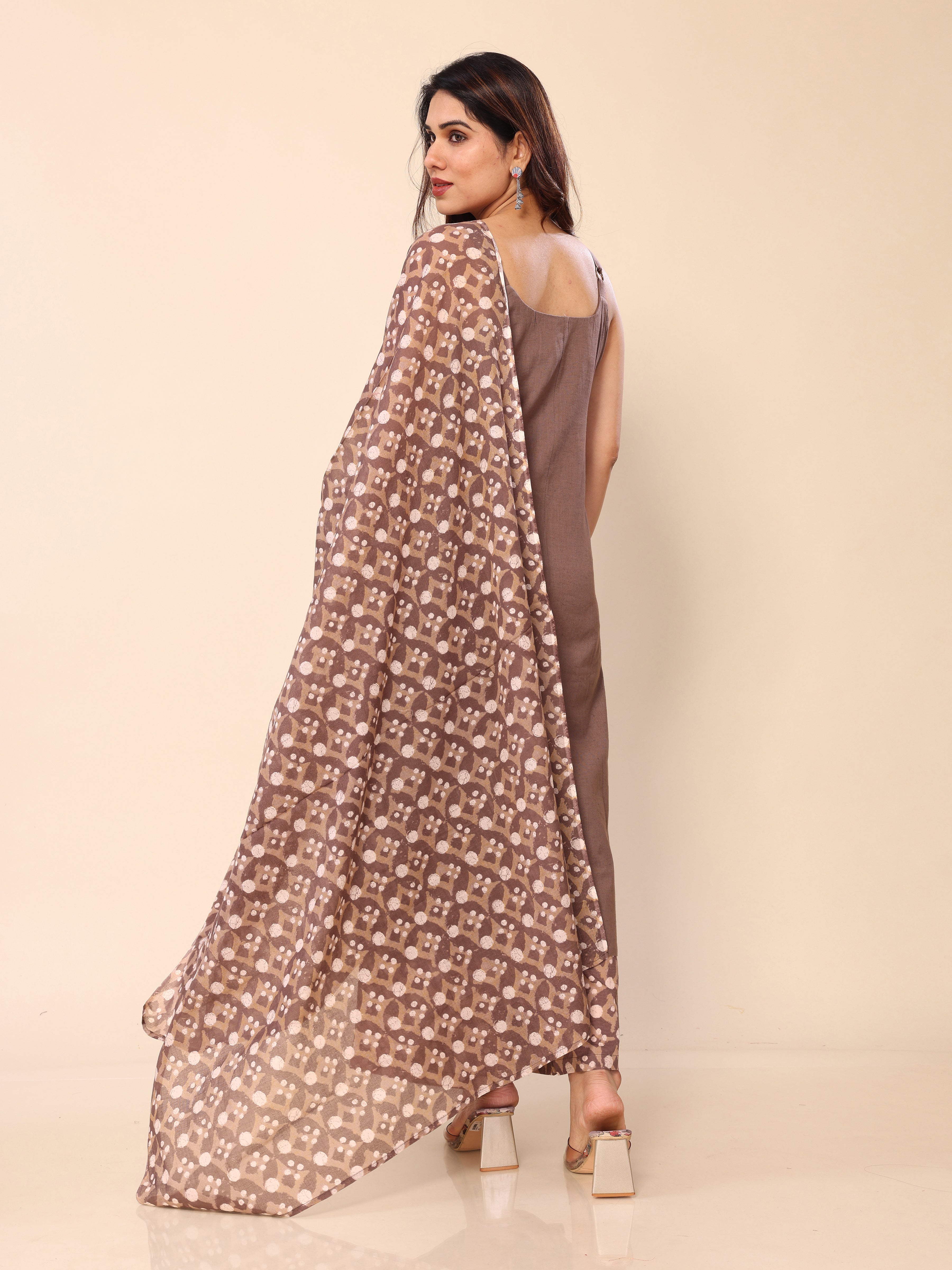 Brown Printed Sleeveless Kurta Pant & Dupatta Set