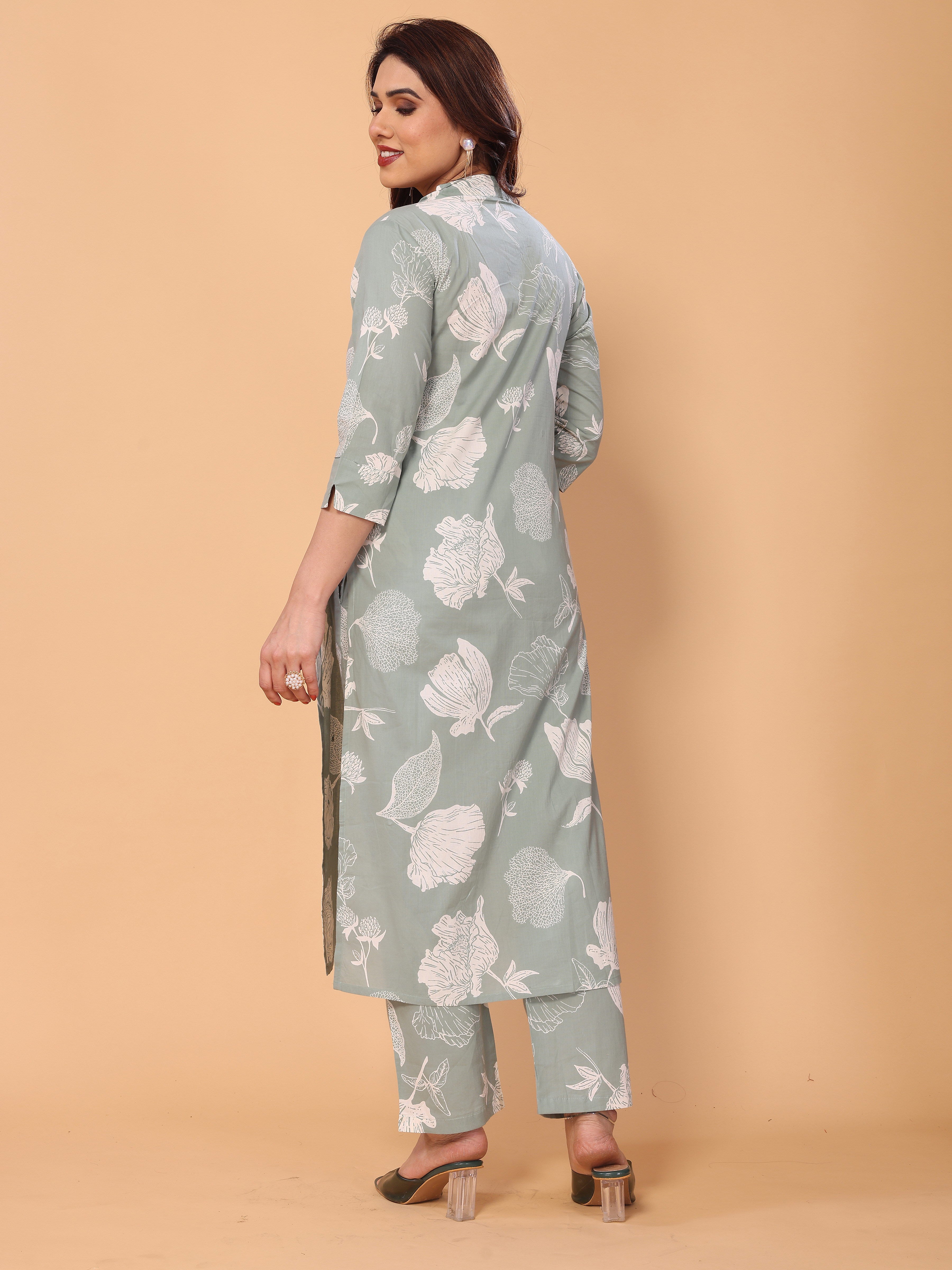 Graceful Light Floral Print Cotton Kurta Pant Set for Women
