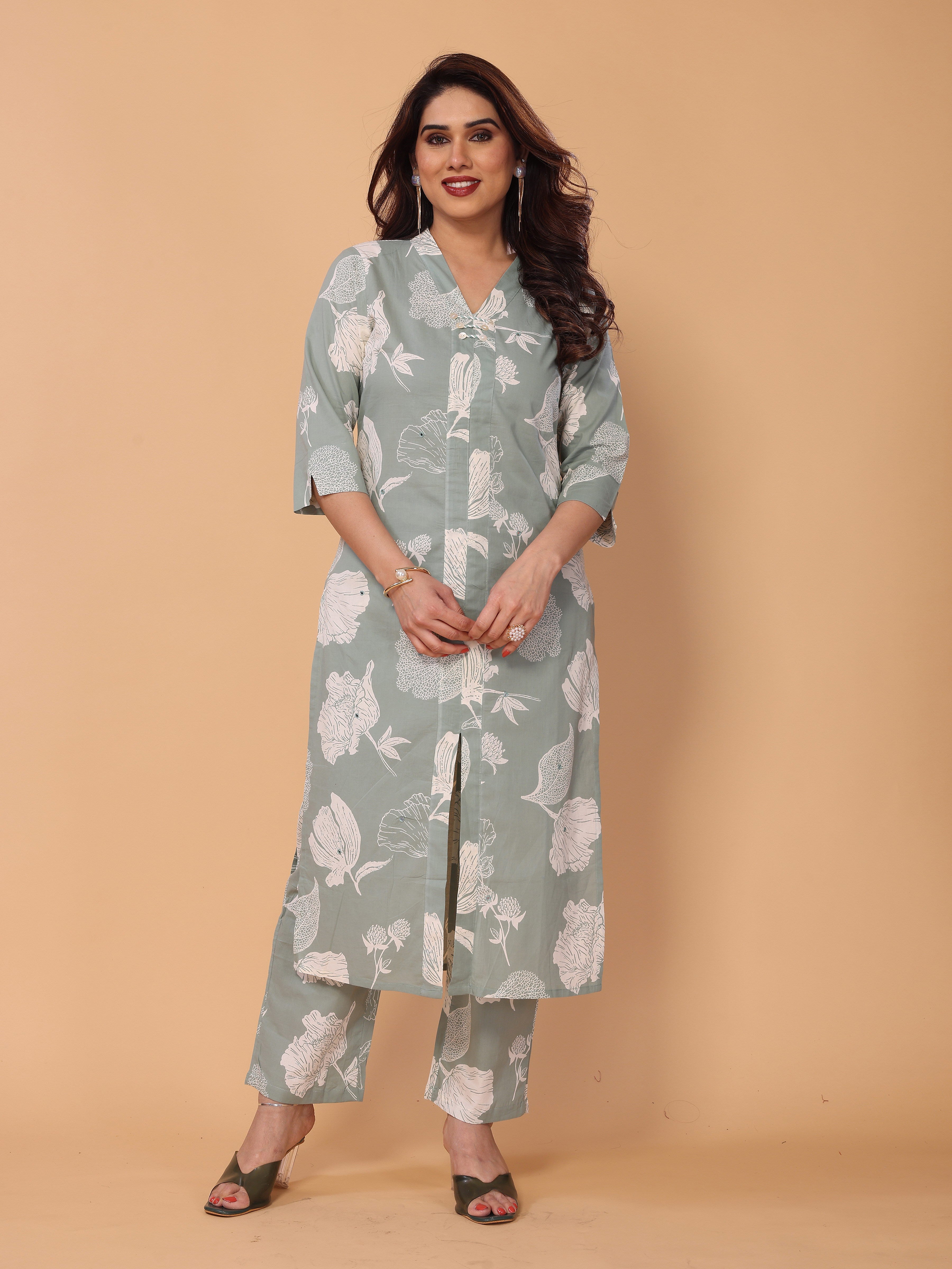Graceful Light Floral Print Cotton Kurta Pant Set for Women