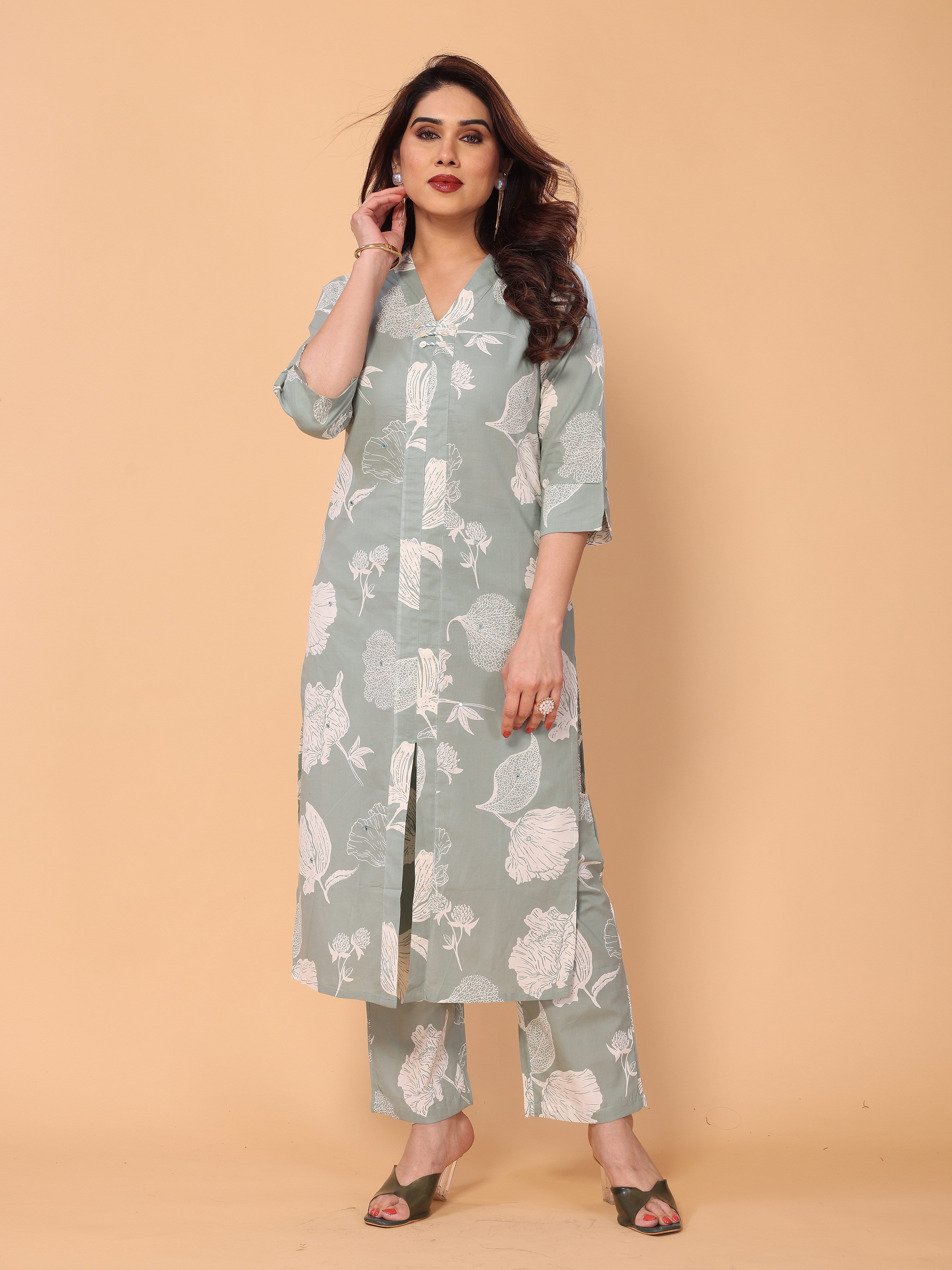 Graceful Light Floral Print Cotton Kurta Pant Set for Women