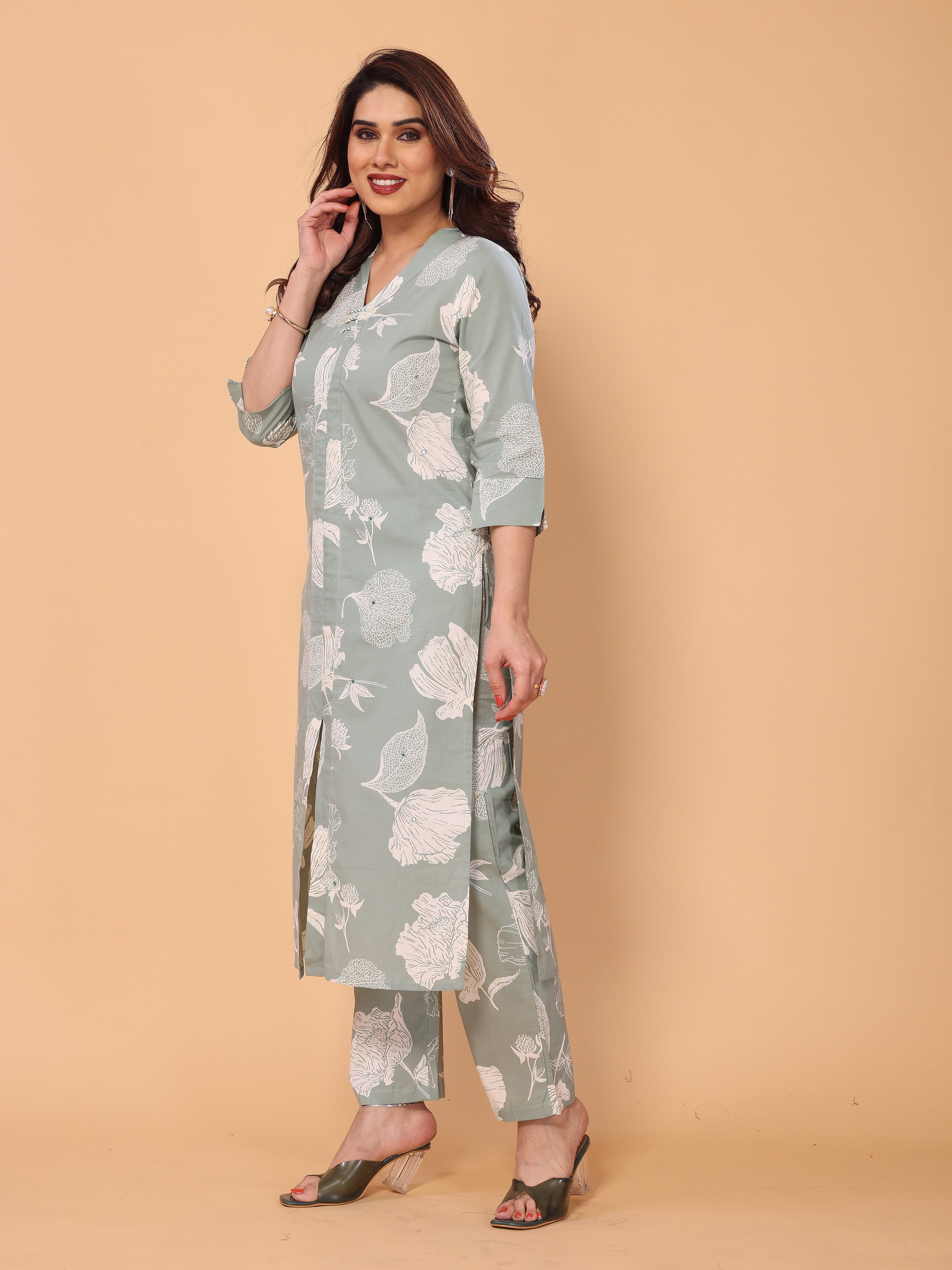 Graceful Light Floral Print Cotton Kurta Pant Set for Women