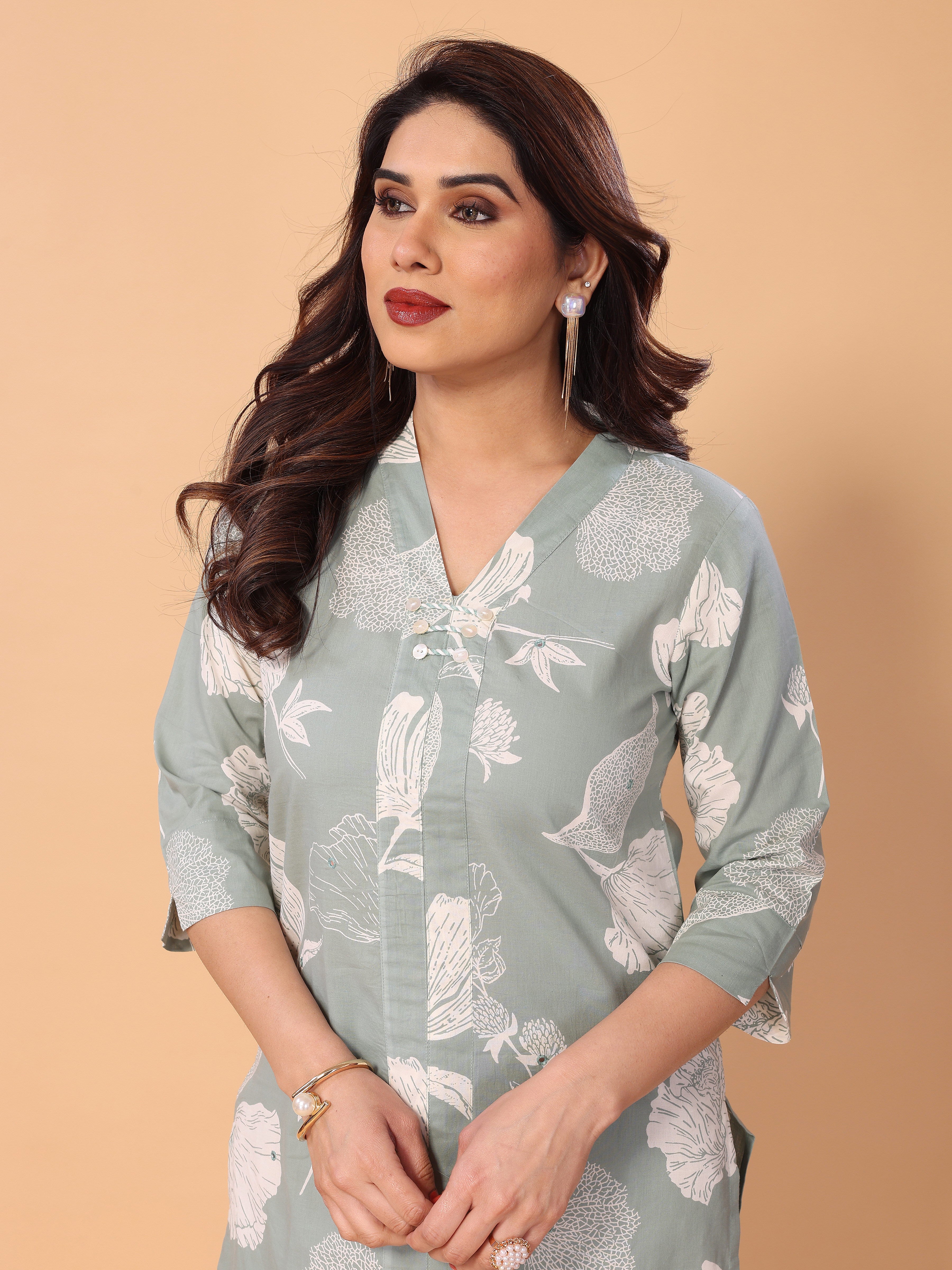 Graceful Light Floral Print Cotton Kurta Pant Set for Women
