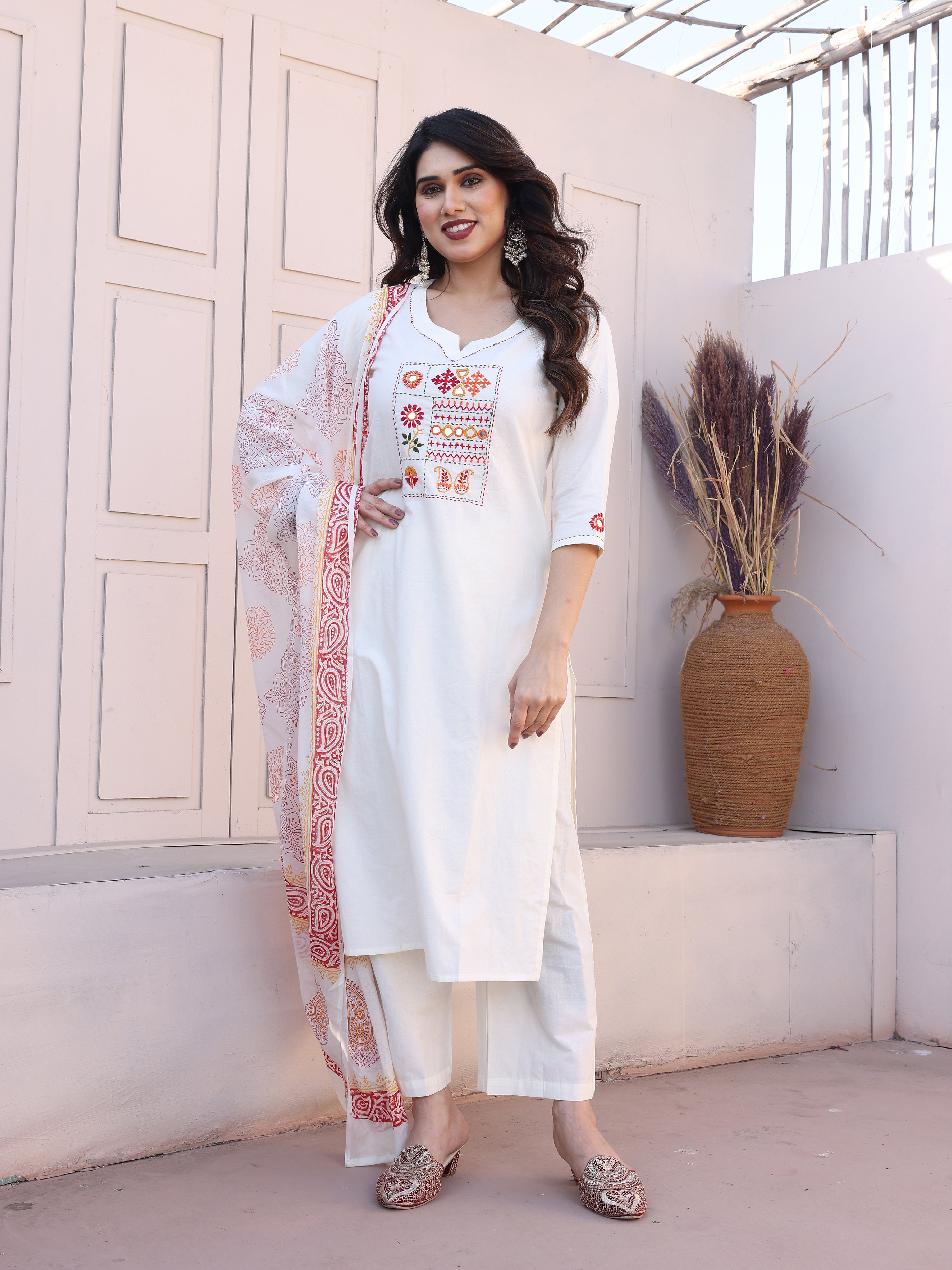 Embroidered White Kurta Set: A Touch of Tradition