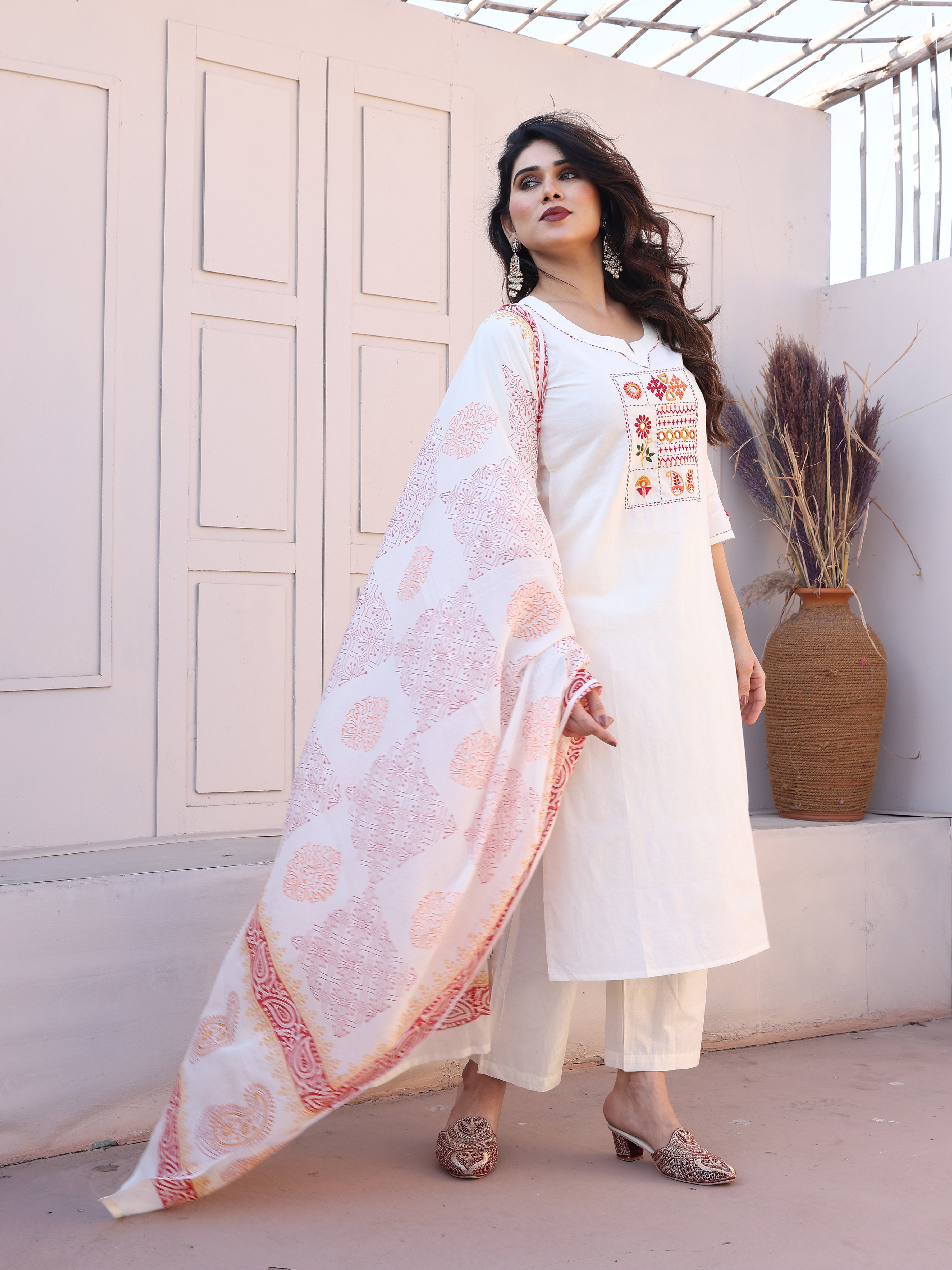 Embroidered White Kurta Set: A Touch of Tradition