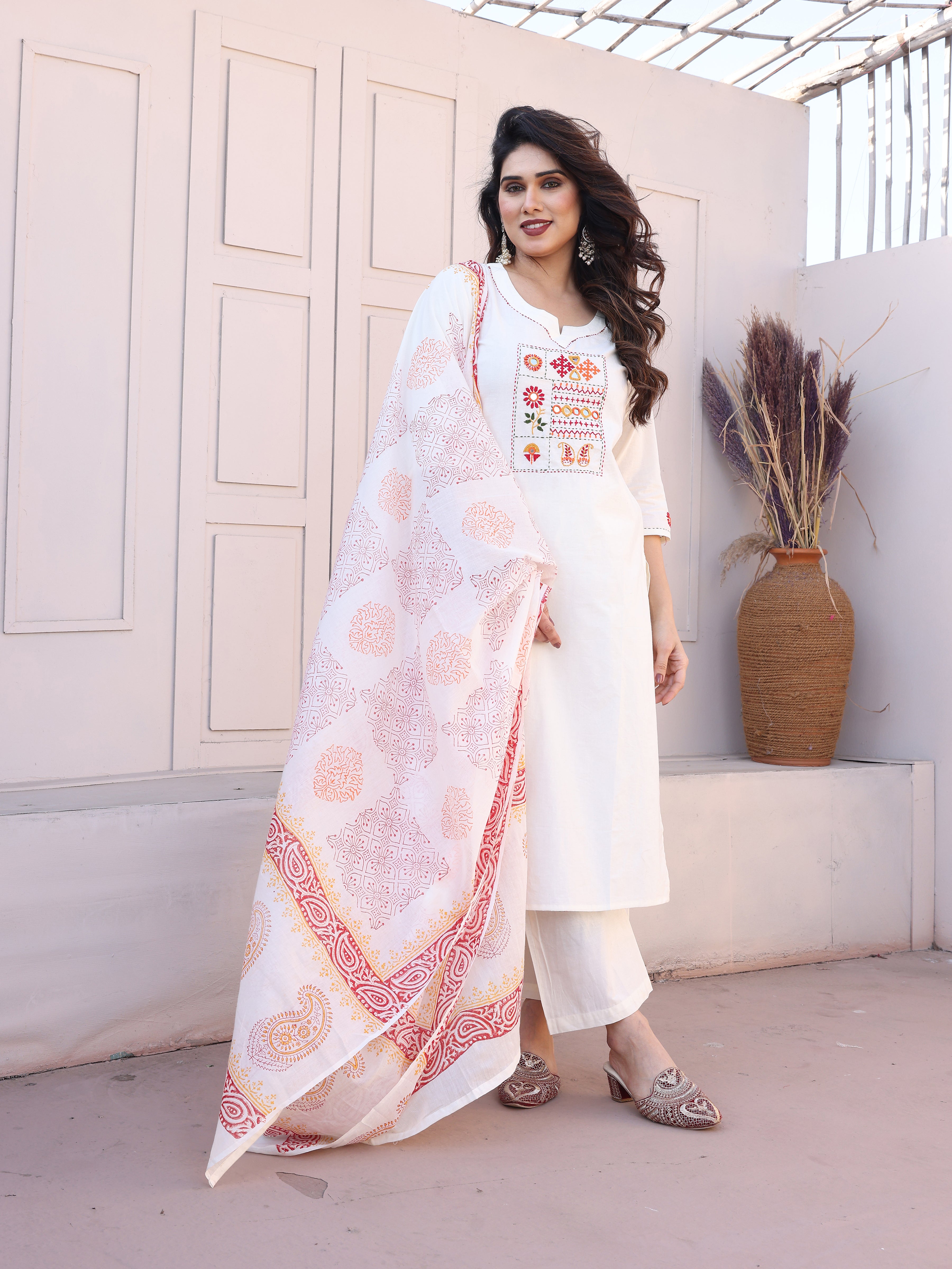 Embroidered White Kurta Set: A Touch of Tradition