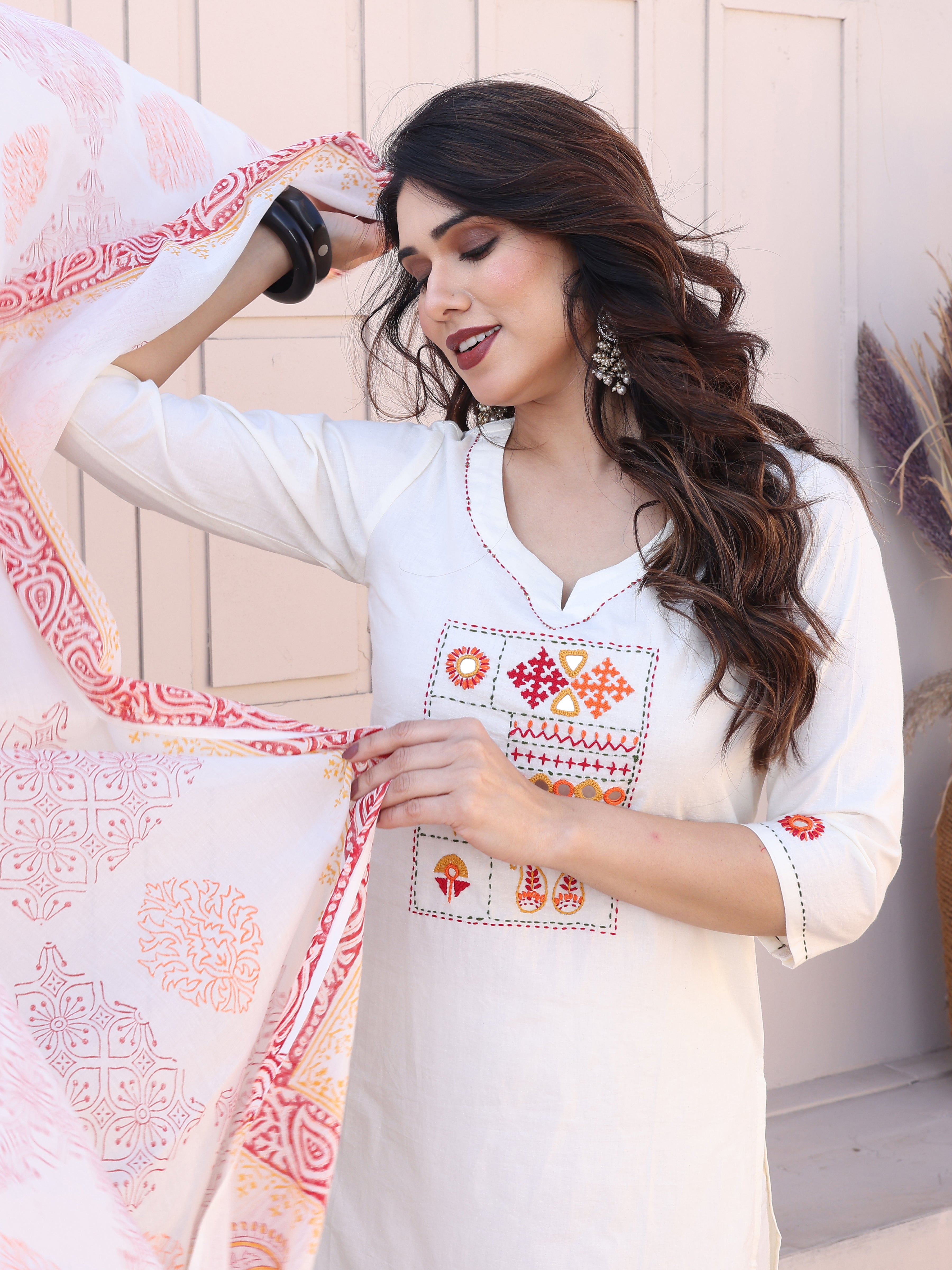 Embroidered White Kurta Set: A Touch of Tradition